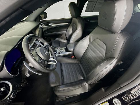 Used 2024 Alfa Romeo Stelvio Veloce image 2