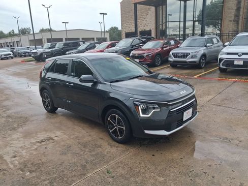 Used 2025 Kia Niro LX FWD image 6