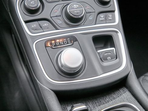 Used 2015 Chrysler 200 C w/ Navigation & Sound Group I image 22