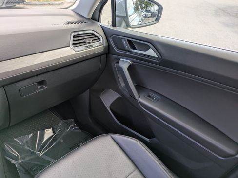 Used 2019 Volkswagen Tiguan SE image 18