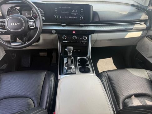 Used 2022 Kia Carnival LX FWD image 12