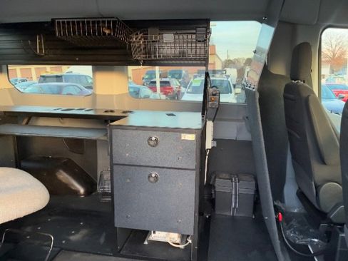 Used 2018 Ford Transit 150 XLT image 19