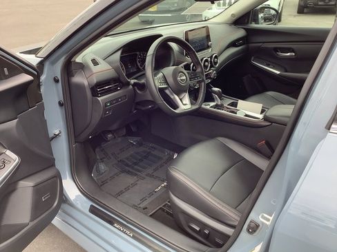 Used 2025 Nissan Sentra SR w/ SR Premium Package image 7