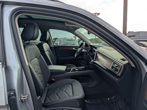 Used 2026 Volkswagen Atlas SE w/ Panoramic Sunroof Package FWD image 11