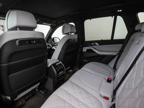 New 2026 BMW X5 xDrive40i w/ M Sport Package AWD/4WD image 21