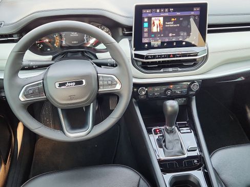 Used 2025 Jeep Compass Limited AWD/4WD image 12