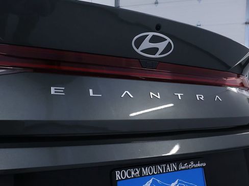 Used 2025 Hyundai Elantra SEL image 9