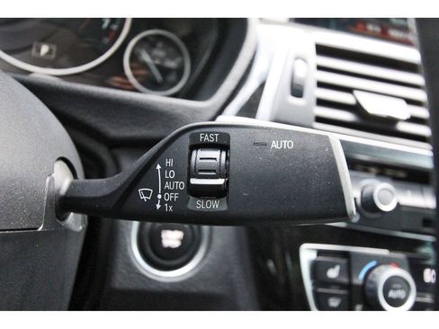 Used 2017 BMW 330e image 22