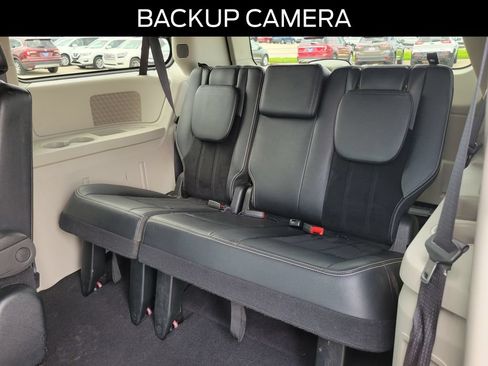 Used 2018 Dodge Grand Caravan SXT FWD image 12