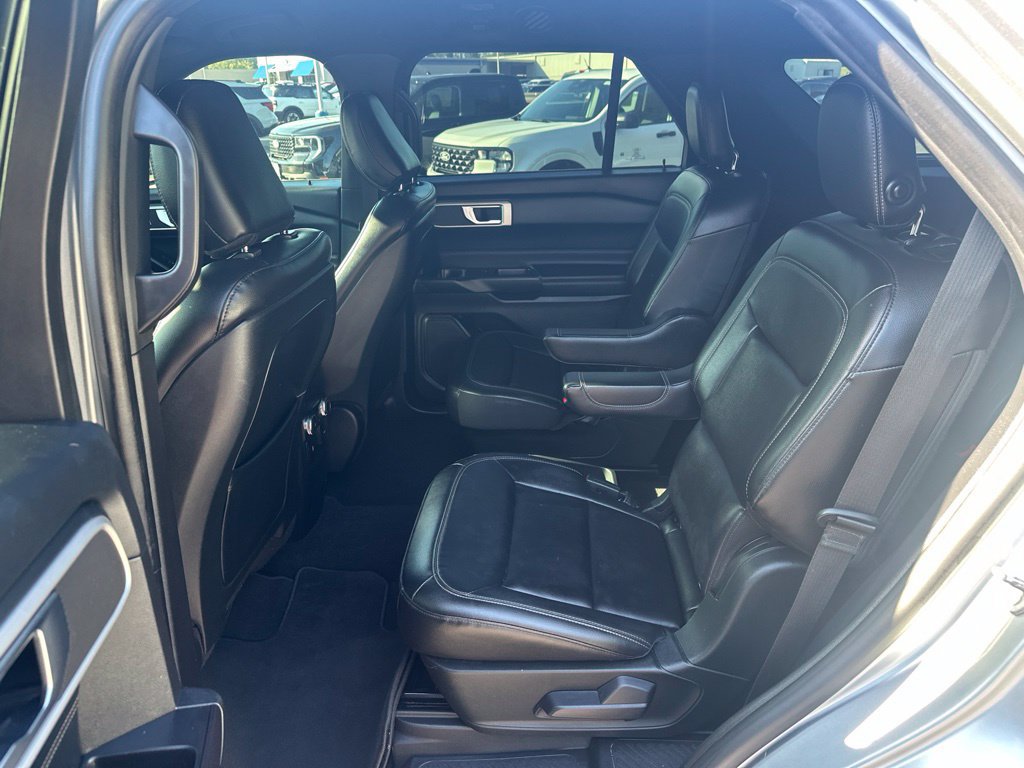 Used 2020 Ford Explorer XLT w/ Equipment Group 202A RWD image 12