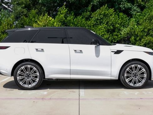 New 2026 Land Rover Range Rover Sport Dynamic SE AWD/4WD image 10