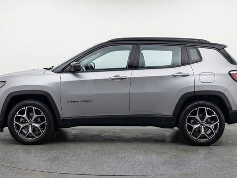 Used 2025 Jeep Compass Limited image 5