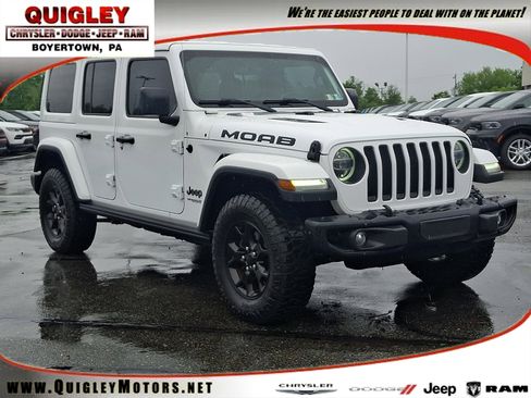 Used 2018 Jeep Wrangler Unlimited Sahara w/ Quick Order Package 24M Moab AWD/4WD image 1