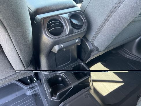 Used 2018 Jeep Wrangler Unlimited Sport S AWD/4WD image 25