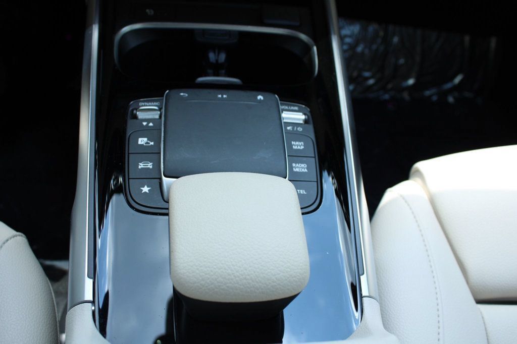 Used 2023 Mercedes-Benz EQB 300 4MATIC image 23