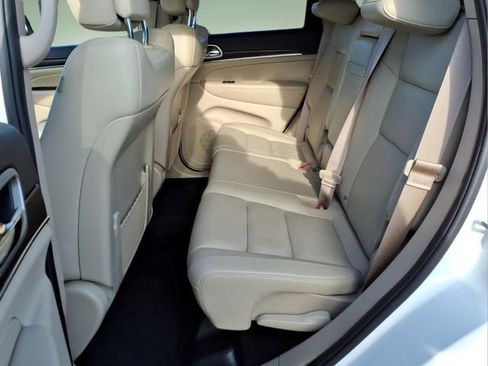 Used 2018 Jeep Grand Cherokee Limited AWD/4WD image 13