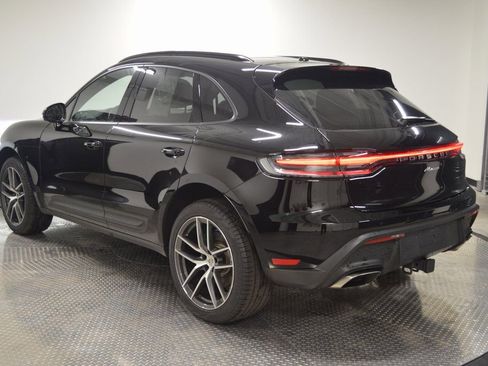 Certified 2025 Porsche Macan AWD/4WD image 3
