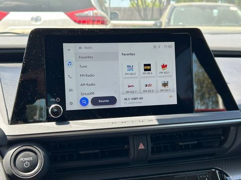 Used 2025 Toyota Prius XLE image 31