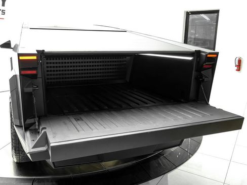 Used 2024 Tesla Cybertruck AWD Crew Cab image 58
