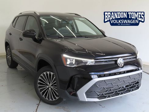 New 2025 Volkswagen Taos SE image 1