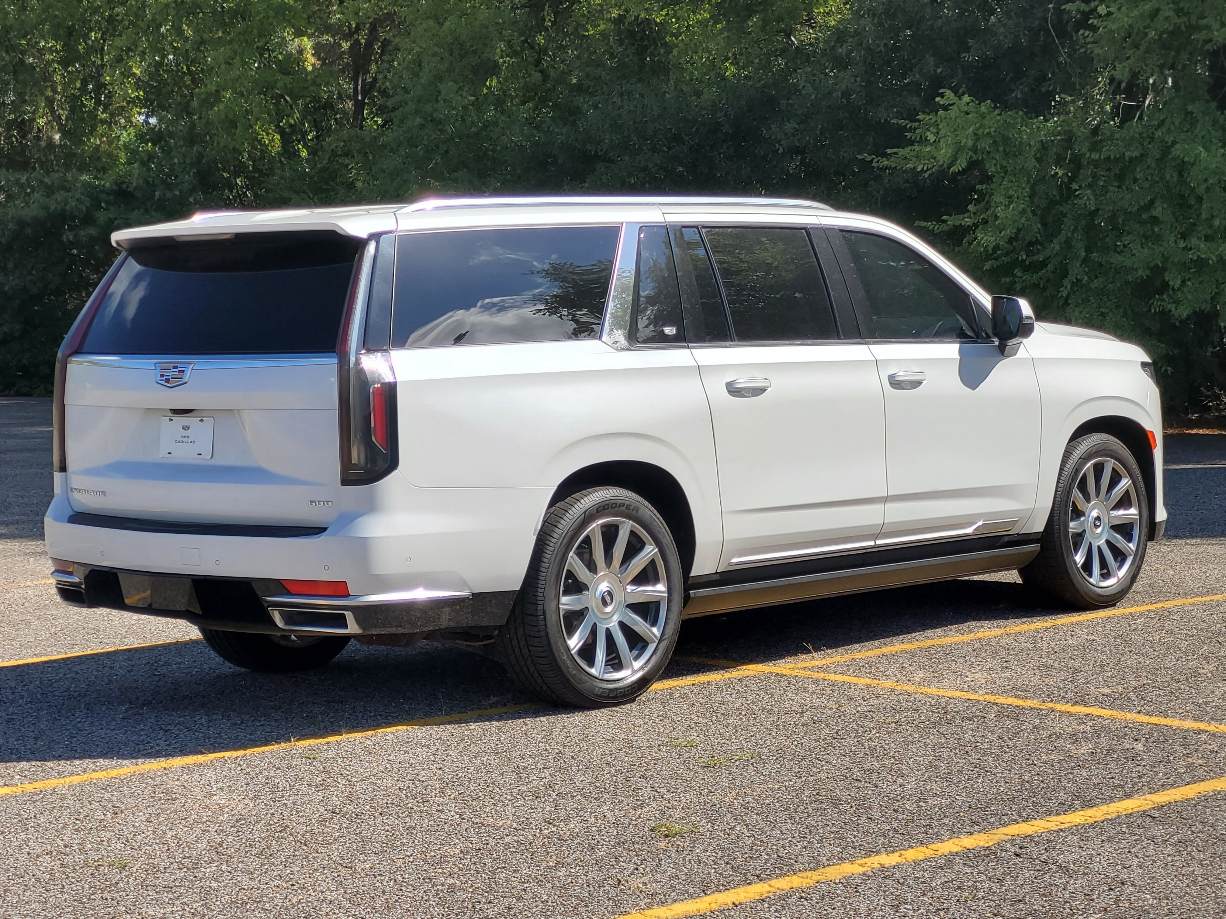 Used 2023 Cadillac Escalade ESV Premium Luxury Platinum w/ LPO, Floor Liner Package AWD/4WD image 4