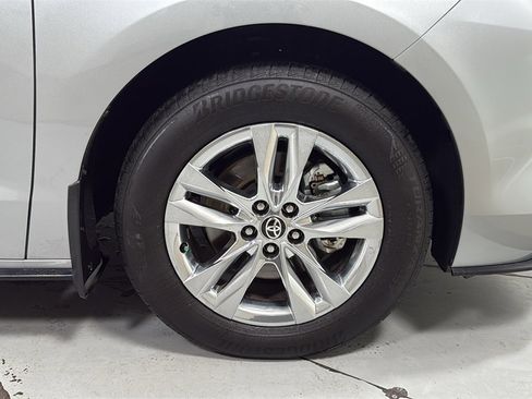 Certified 2025 Toyota Sienna Limited image 22