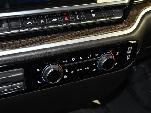 Used 2026 Chevrolet Silverado 1500 LT AWD/4WD image 20