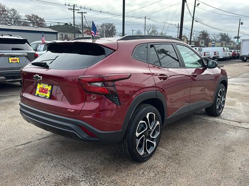 Used 2025 Chevrolet Trax RS w/ Driver Confidence Package image 5