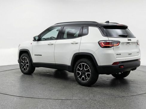 Used 2025 Jeep Compass Trailhawk AWD/4WD image 6