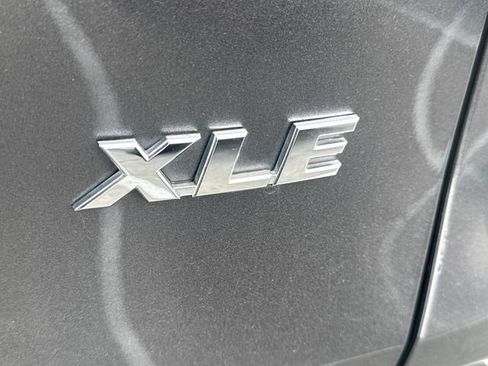 Used 2022 Toyota RAV4 XLE Premium FWD image 6