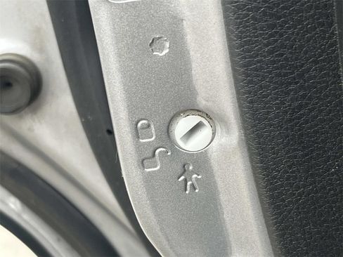 Used 2017 Jeep Grand Cherokee Limited image 14