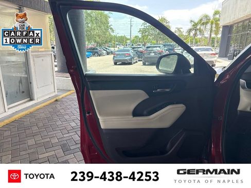 Used 2022 Toyota Highlander XLE AWD/4WD image 20