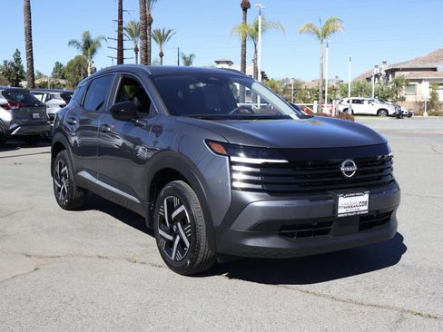 New 2026 Nissan Kicks SV image 2