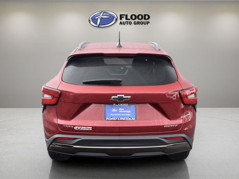 Used 2024 Chevrolet Trax ACTIV w/ Sunroof Package image 5