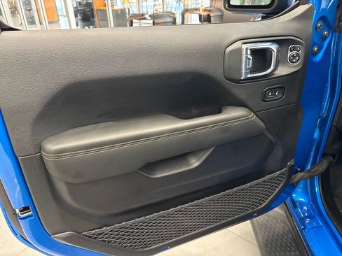 New 2025 Jeep Gladiator Sport image 9