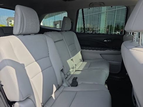 Used 2017 Honda Pilot Touring image 10