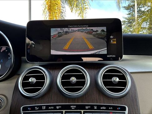 Used 2020 Mercedes-Benz GLC 350e 4MATIC image 13