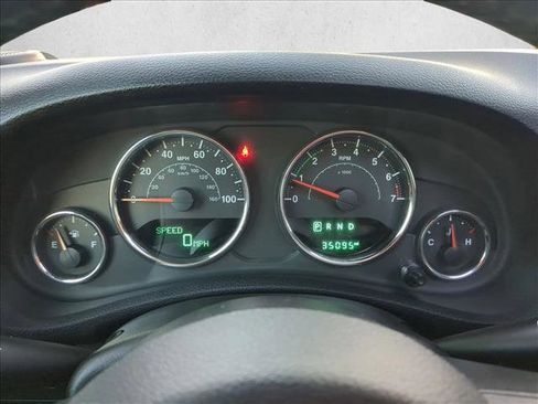 Used 2018 Jeep Wrangler Unlimited Rubicon w/ Connectivity Group image 11