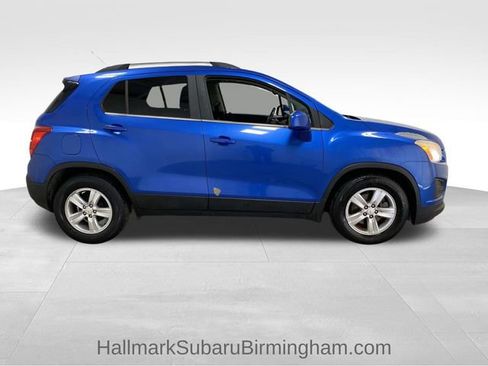 Used 2015 Chevrolet Trax LT w/ LT Sun and Sound Package image 2