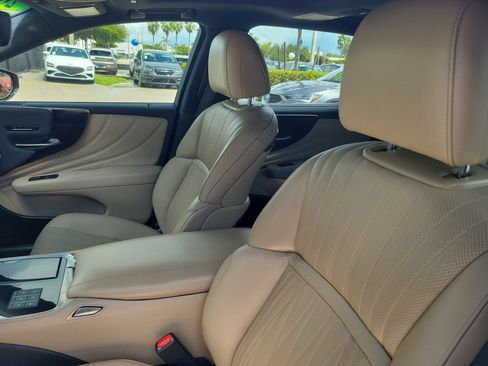 Used 2023 Lexus LS 500 w/ Interior Upgrade Package RWD image 19