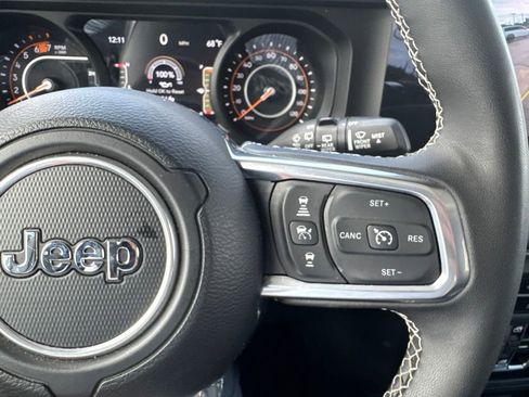 Used 2025 Jeep Wrangler Unlimited Sahara AWD/4WD image 19