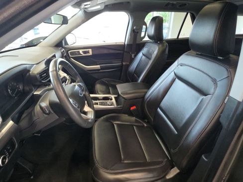 Used 2023 Ford Explorer XLT w/ Equipment Group 202A AWD/4WD image 16