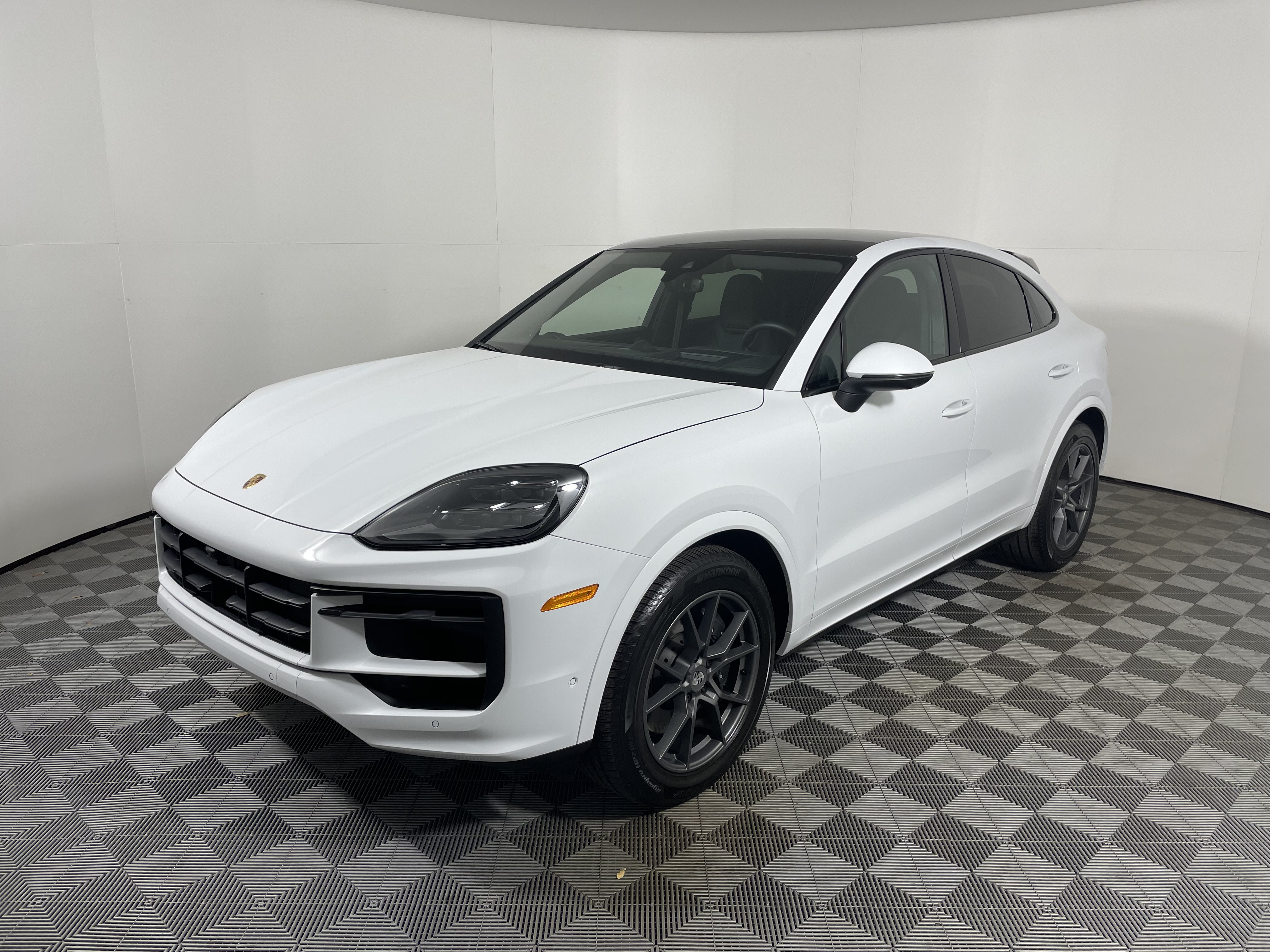 Used 2025 Porsche Cayenne Coupe AWD/4WD image 11