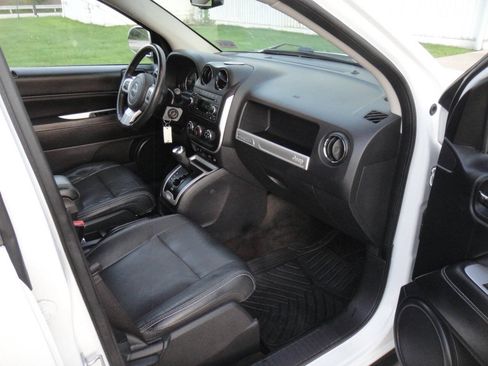 Used 2017 Jeep Compass High Altitude AWD/4WD image 10