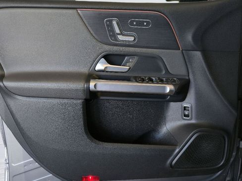 Used 2020 Mercedes-Benz GLB 250 image 12