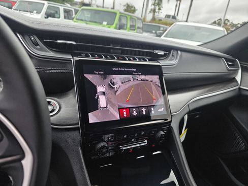 New 2025 Jeep Grand Cherokee Limited w/ Luxury Tech Group II image 17