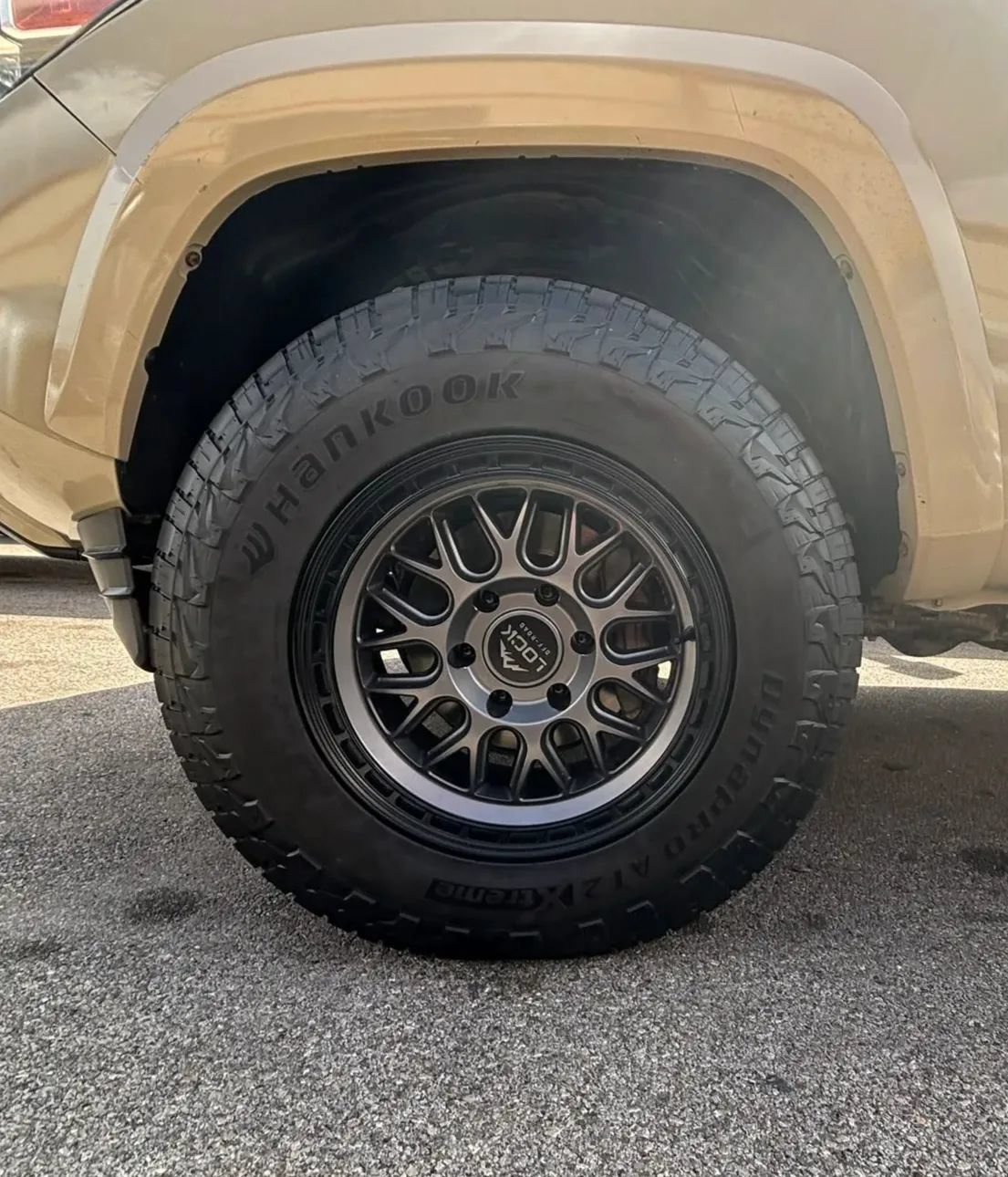 Used 2018 Toyota Tacoma SR5 RWD image 21