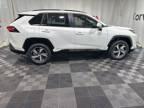 Used 2025 Toyota RAV4 SE image 7