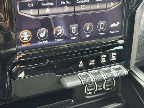 Used 2021 RAM 1500 Laramie RWD image 19