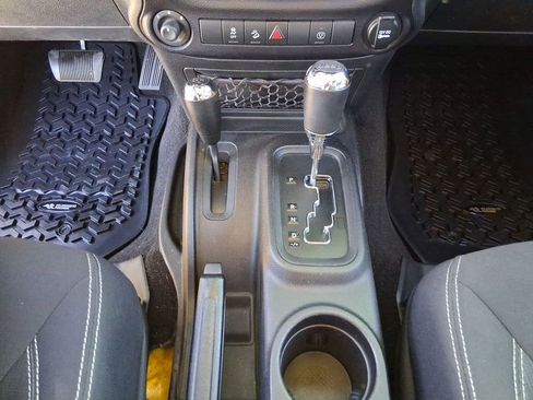 Used 2015 Jeep Wrangler Unlimited Sahara w/ Connectivity Group image 14